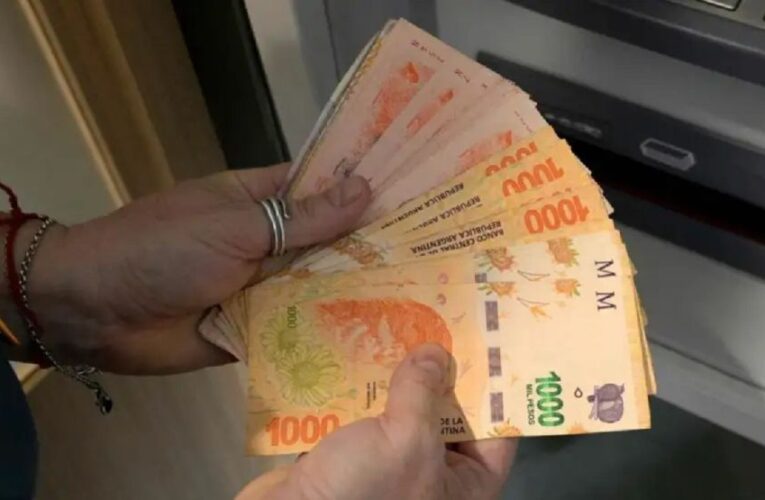Los salarios duplicaron la inflación de mayo, pero siguen 60 puntos por debajo en la comparación interanual